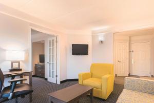One-Bedroom King Suite - Non-Smoking room in La Quinta by Wyndham Atlanta Conyers