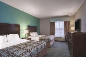 Queen Room with Two Queen Beds - Non-Smoking room in La Quinta by Wyndham Knoxville East