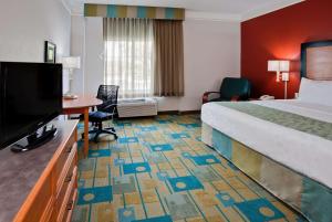 King Room room in La Quinta by Wyndham USF (Near Busch Gardens)