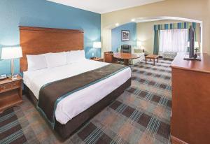 Deluxe King Studio Suite - Non-Smoking room in La Quinta by Wyndham Houston Hobby Airport