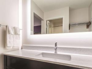 Executive King Room room in La Quinta by Wyndham Cleveland - Airport North
