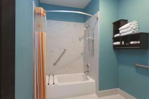 King Room - Mobility Access/Non-Smoking room in La Quinta by Wyndham Knoxville East