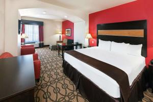 Executive King Room room in La Quinta by Wyndham Pearsall