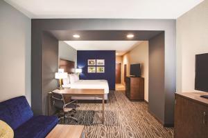 Superior King Room room in La Quinta by Wyndham Wichita Northeast
