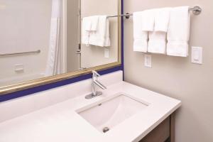 Queen Room with Two Queen Beds - Non-Smoking room in La Quinta by Wyndham Page at Lake Powell