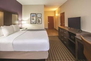King Room - Non-Smoking room in La Quinta by Wyndham Mechanicsburg - Harrisburg