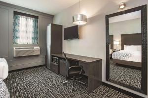 La Quinta by WyndhamHarbor Downtown