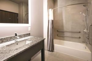 Queen Room with Two Queen Beds - Mobility Access/Non-Smoking room in La Quinta by Wyndham Amarillo Airport