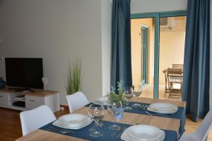 Stunning Apartment with Marina Views