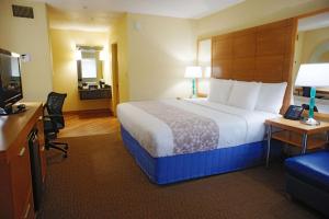 King Room - Disability Access room in La Quinta Inn by Wyndham Ft. Lauderdale Northeast