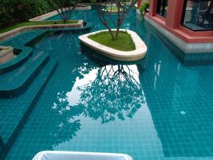 Bluroc Huahin 503 by May