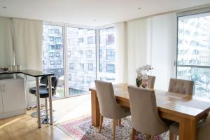 1 Bedroom Flat With Balcony Near Canary Wharf London