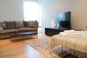1 Bedroom Flat With Balcony Near Canary Wharf London