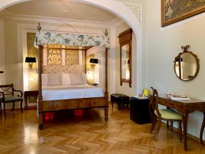  Double Room with Four Poster Bed - Ground Floor room in Hotel David