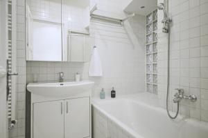 Luxury gold plated suite in calm central location