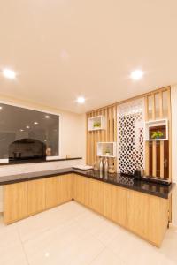 Silent Night Dem Lanh Hotel