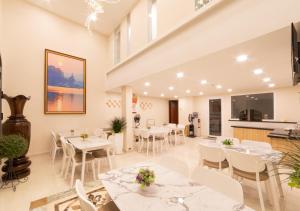 Silent Night Dem Lanh Hotel