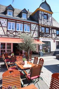 Winzerhäuschen am Brunnen