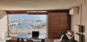 Résidence de standing la Pêcherie Spacieux T3 comme un cocon familial vue mer et sur lavant port Sur le bout du bout de Cap dAgde seule cap en Occitanie