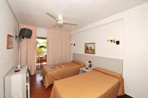 Double or Twin Room with Sea View room in Hostal Velilla