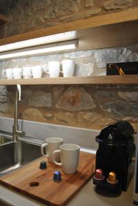 Petras Gi - Stone Houses