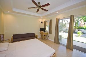 Mikes Dauin Dive Resort