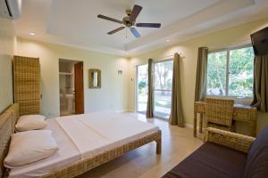 Mikes Dauin Dive Resort