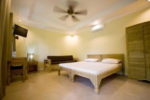 Mikes Dauin Dive Resort