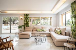 Zoe Hotel, Trypiti Beach Resort & Hive water park