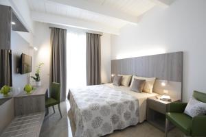 Double Room with Balcony room in Forte 2 Hotel