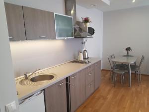 Elija apartamentai su parkingu