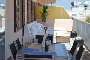 WHITE - EnjoytheSeainColonia WE RENT ONLY FROM SAT TO SAT