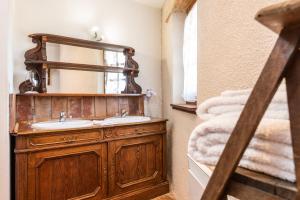 B&B / Chambres d'hotes Gites Le Roc sur l'Orbieu : photos des chambres