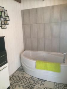 B&B / Chambres d'hotes Chambres d'Hotes LES VERGERS DE LOUISE : Suite