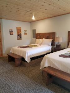 Deluxe Suite room in 406 Lodge at Yellowstone