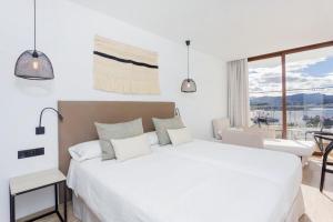 Triple Room with Sea View room in Hotel Sa Clau by Mambo