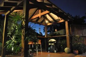 STUNNING MAGNETIC ISLAND HOME, PRIVATE, LARGE POOL, CHILDREN AND PETS on REQUEST PLEASE - Nelly Bay