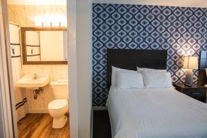 Deluxe Double Room room in Clear River Inn and Tavern