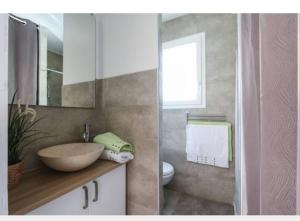 Maisons de vacances STUDIO EZE dans VILLA recente - Pied Village - Parking Gratuit : photos des chambres