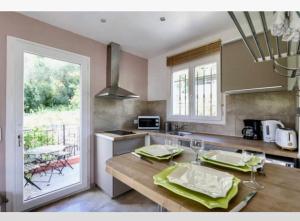 STUDIO pied village EZE - dans VILLA - Parking Gratuit