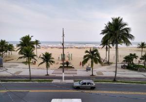 Apartamento amplo com vista para o mar na Praia Grande