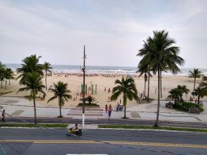 Apartamento amplo com vista para o mar na Praia Grande