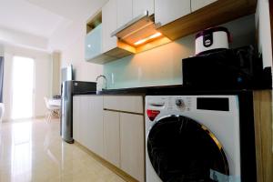 Cozy Studio Menteng Park Apartment By Travelio