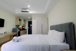 Cozy Studio Menteng Park Apartment By Travelio