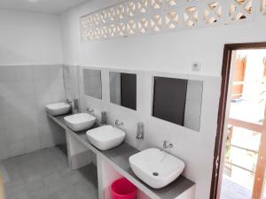 Giường Đơn trong Phòng ngủ tập thể (Single Bed in Dormitory Room)