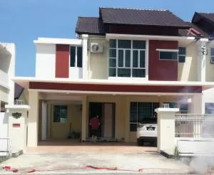 HomezStay Airport Miri - Kampong Bakam