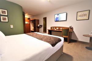 Double Room room in Doncaster International Hotel by Roomsbooked