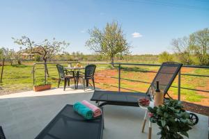 Apartment with Terrace in Filipana