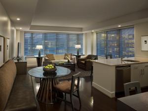 Two- Bedroom Platinum Suite room in AKA White House