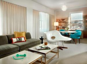Corner Suite room in 21c Museum Hotel Cincinnati